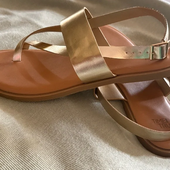 Time and Tru Gold Women's Sandals - Picture 7 of 8